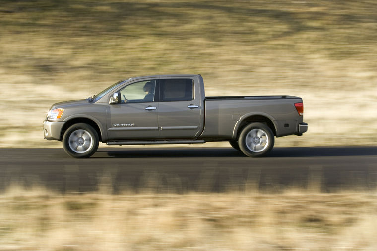 2009 Nissan Titan Crew Cab Picture