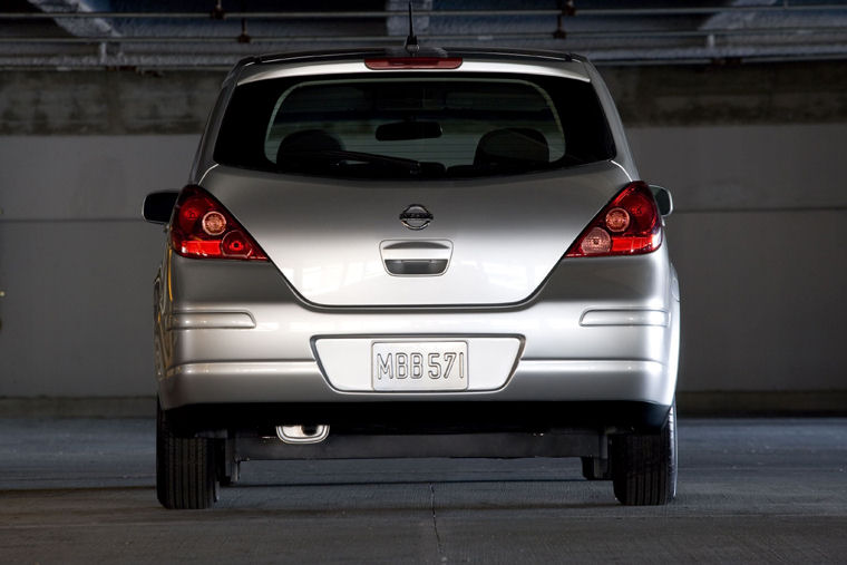 2007 Nissan Versa Hatchback - Picture / Pic / Image