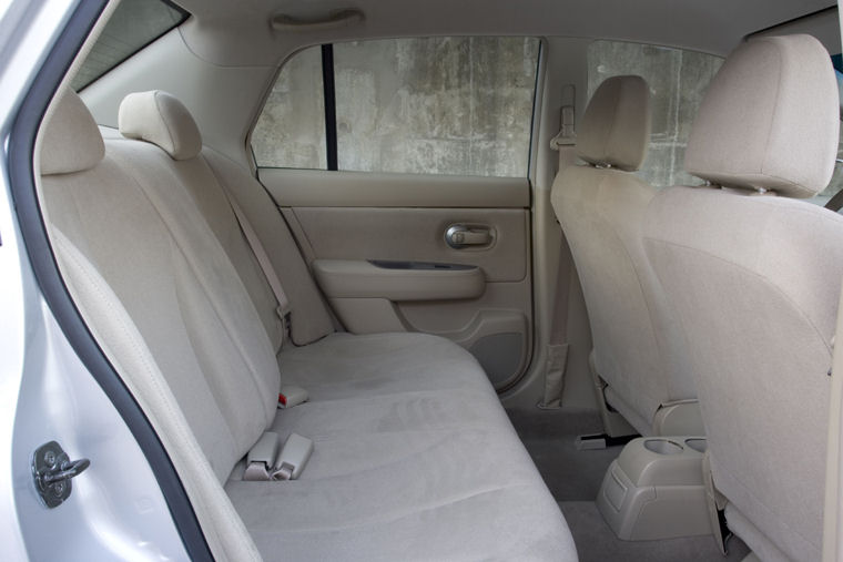 2007 Nissan Versa Hatchback Rear Seats Picture