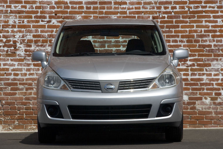 2008 Nissan Versa Hatchback Picture