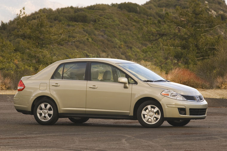 2009 Nissan Versa Sedan Picture