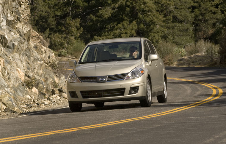 2009 Nissan Versa Sedan Picture