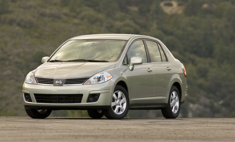 2009 Nissan Versa Sedan Picture