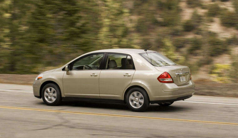 2009 Nissan Versa Sedan Picture