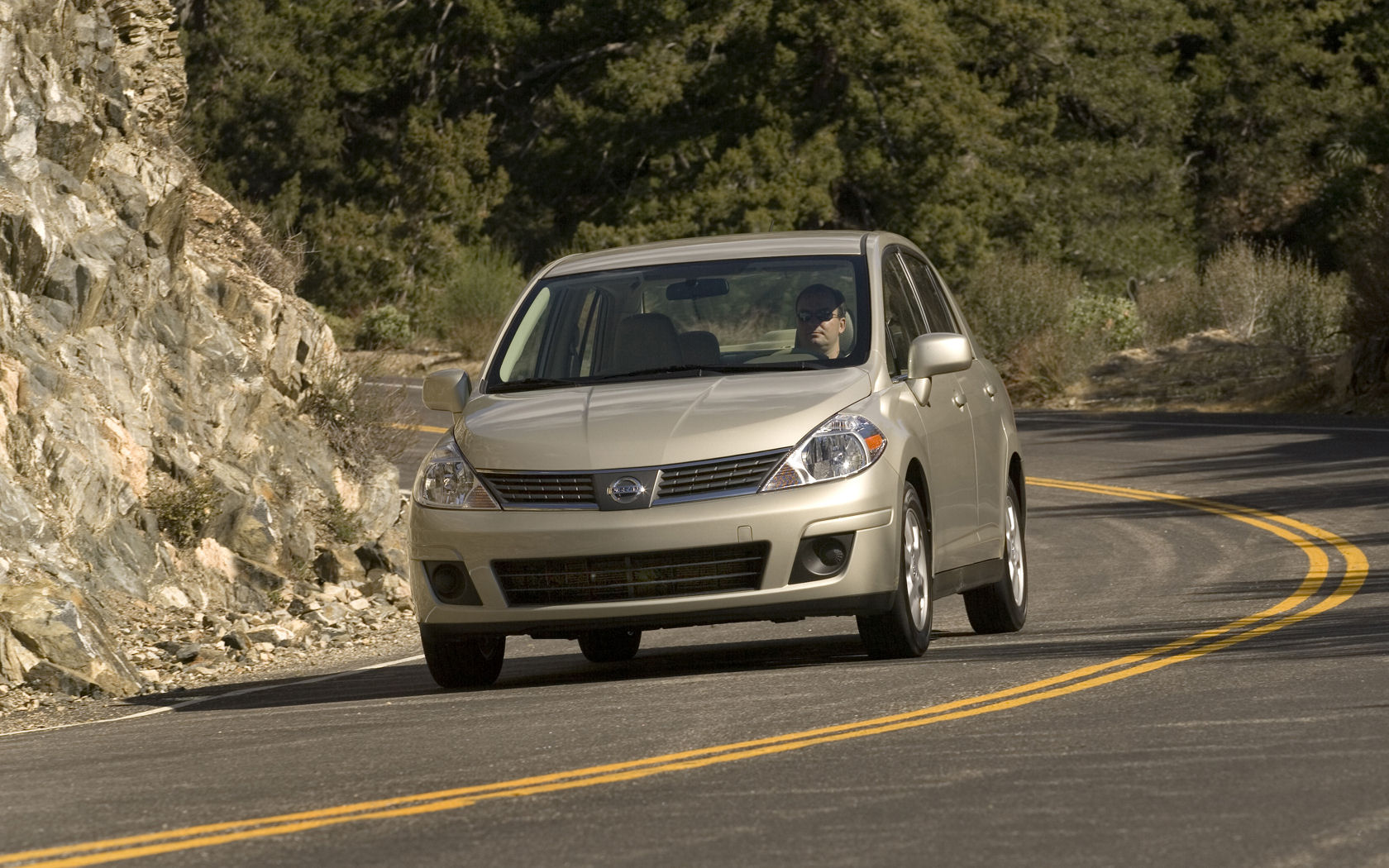 Nissan Versa Desktop Wallpaper