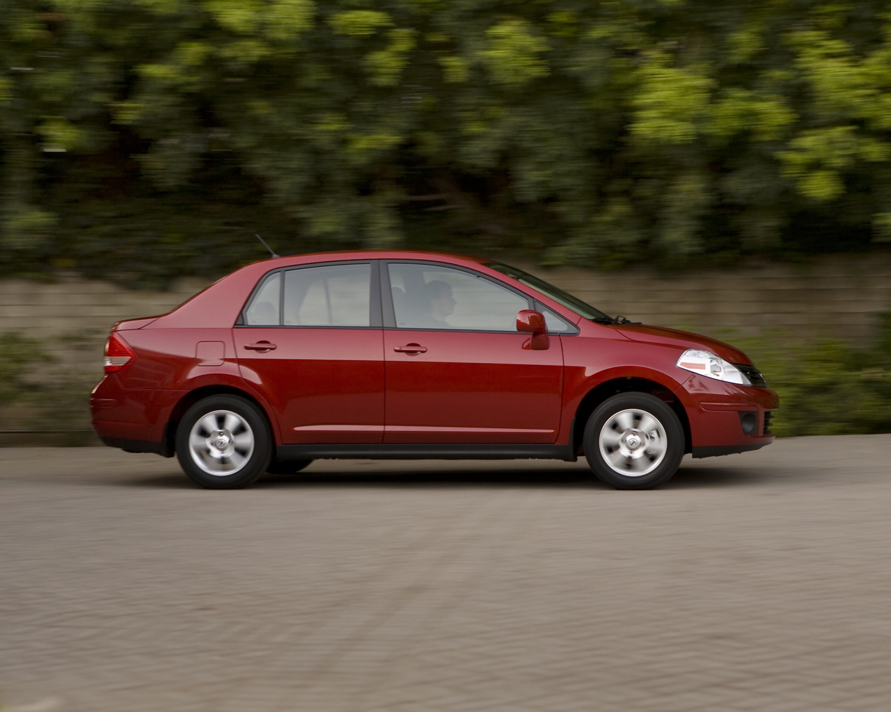 Nissan Versa Desktop Wallpaper