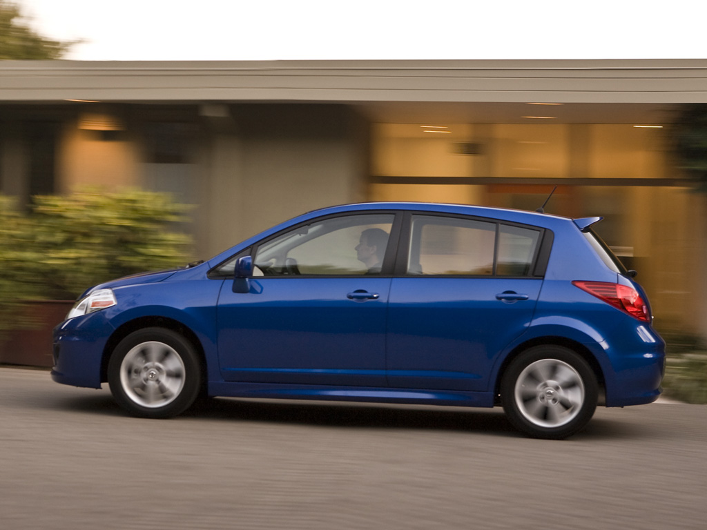 Nissan Versa Desktop Wallpaper