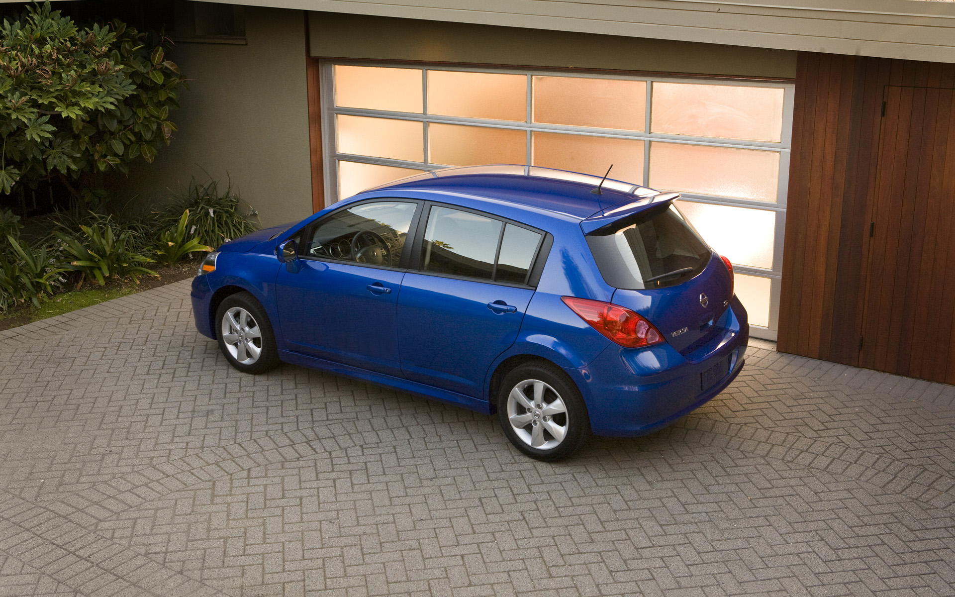 Nissan Versa Desktop Wallpaper