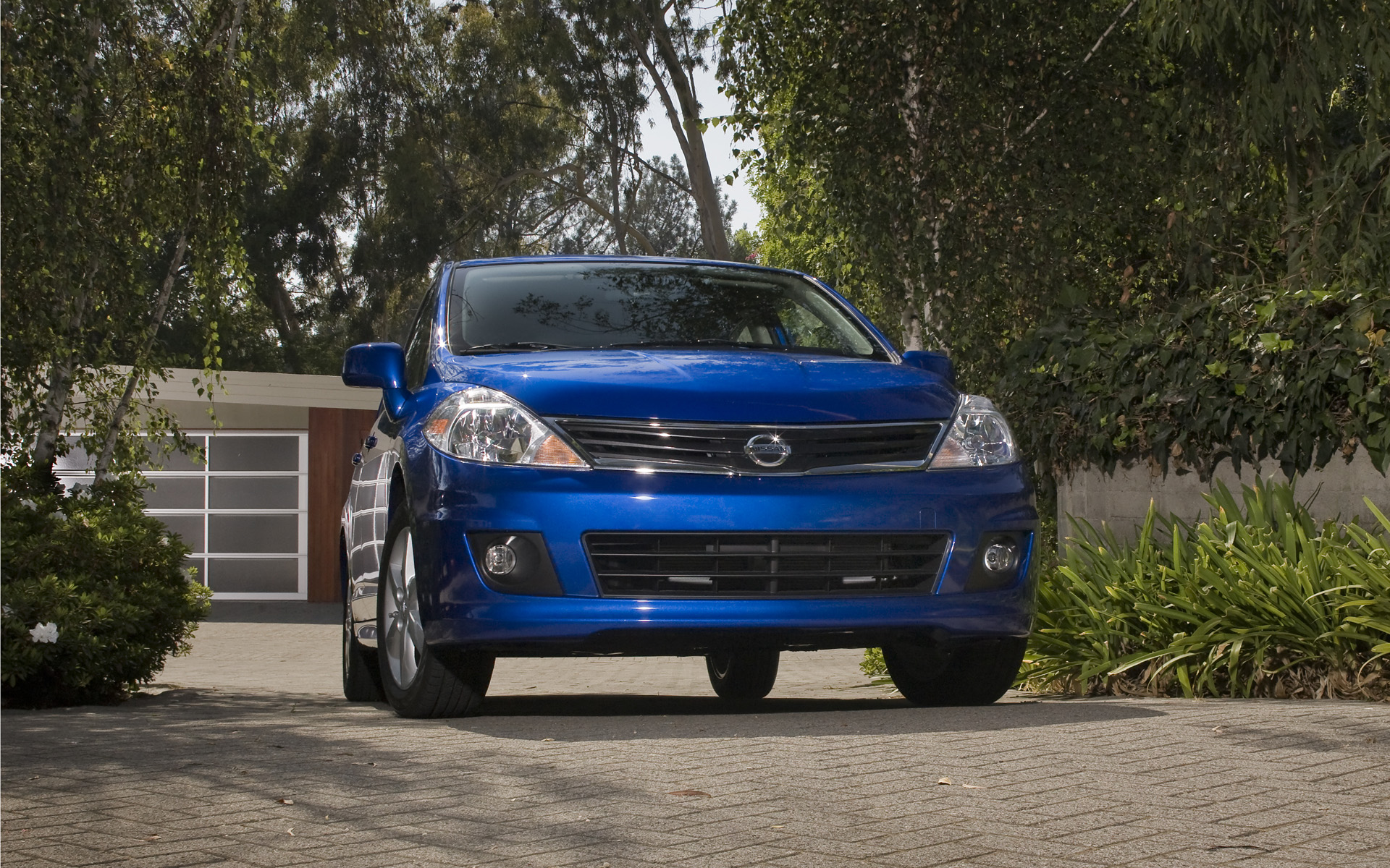 Nissan Versa Desktop Wallpaper