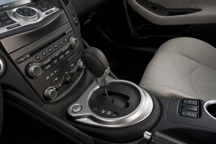 2009 Nissan 370Z Gear Lever Picture