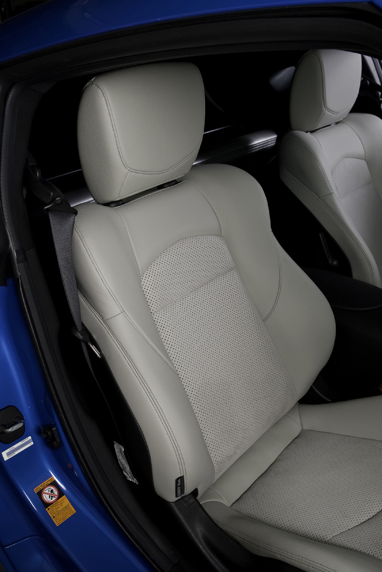 2010 Nissan 370Z Coupe Front Seats Picture