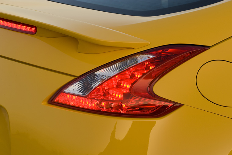 2010 Nissan 370Z Coupe Tail Light Picture