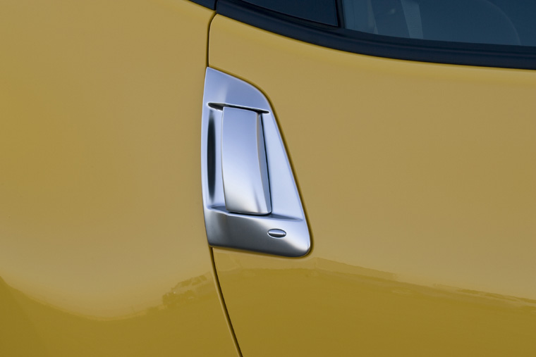 2010 Nissan 370Z Coupe Door Handle Picture