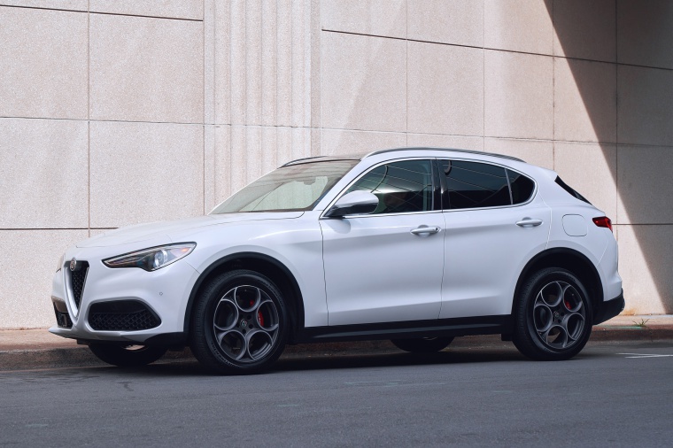 2019 Alfa Romeo Stelvio Ti Lusso AWD Picture