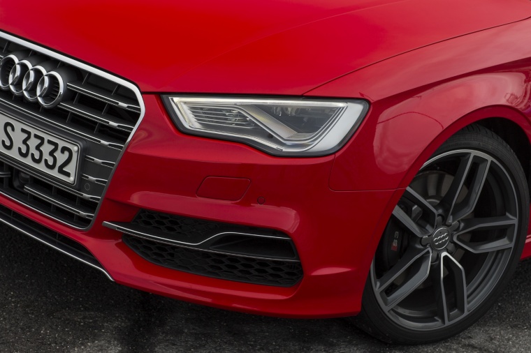 2015 Audi S3 Sedan Headlight Picture