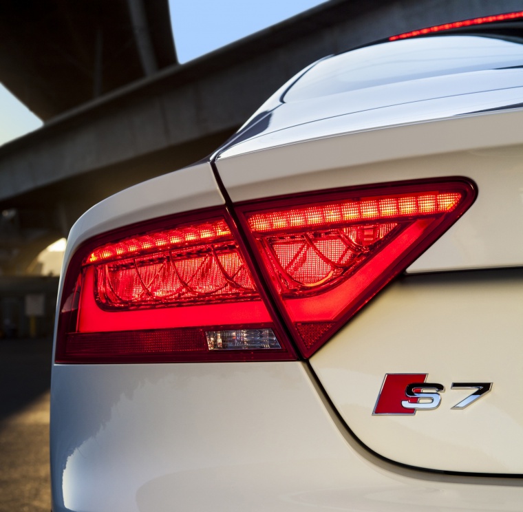 2013 Audi S7 Sportback 4.0T Prestige Tail Light Picture