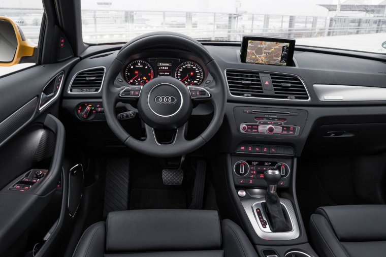 2017 Audi Q3 2.0T quattro Cockpit Picture