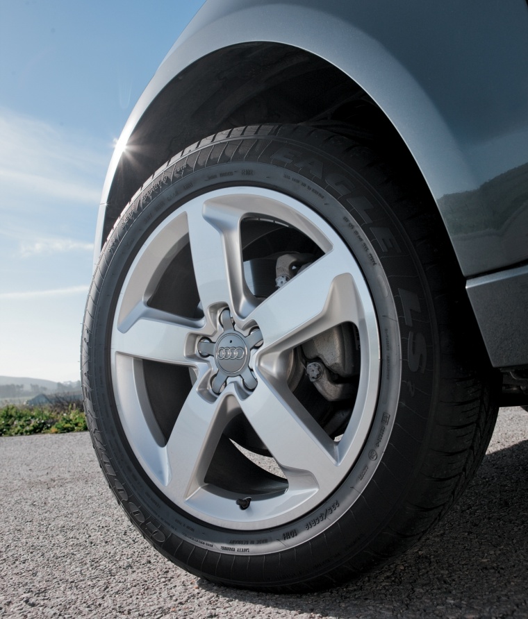 2010 Audi Q5 3.2 Quattro Rim Picture