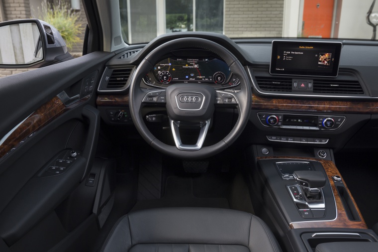 2019 Audi Q5 quattro Cockpit - Picture / Pic / Image