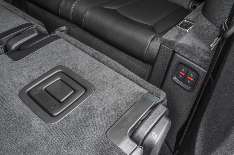 2018 Audi Q7 3.0T quattro Seat Folding Buttons Picture