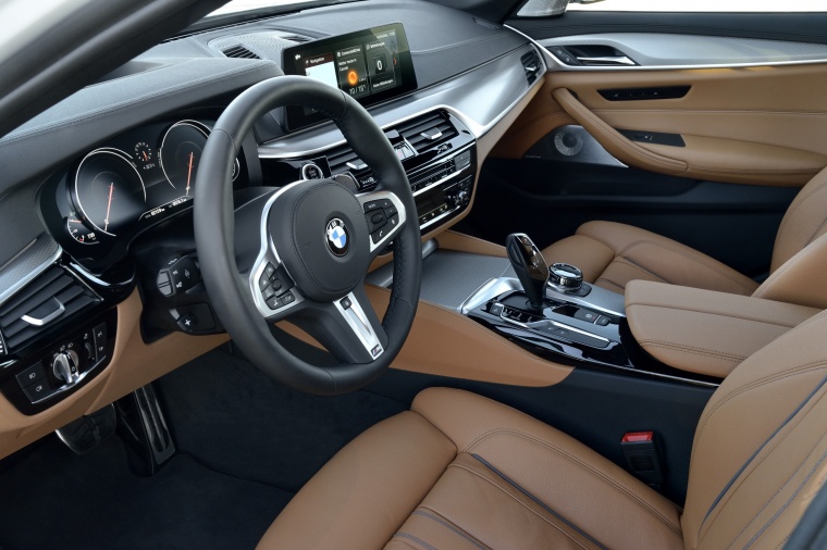 2018 BMW 540i Sedan Front Seats - Picture / Pic / Image