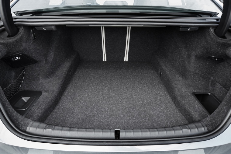 2018 BMW 540i Sedan Trunk Picture