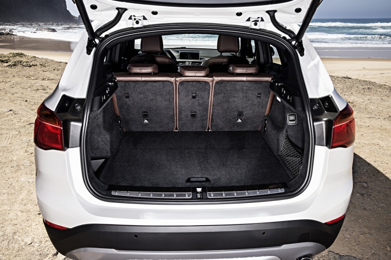 2018 BMW X1 xDrive28i Trunk Picture