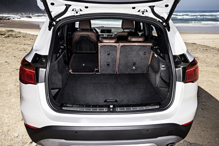 2018 BMW X1 xDrive28i Trunk Picture