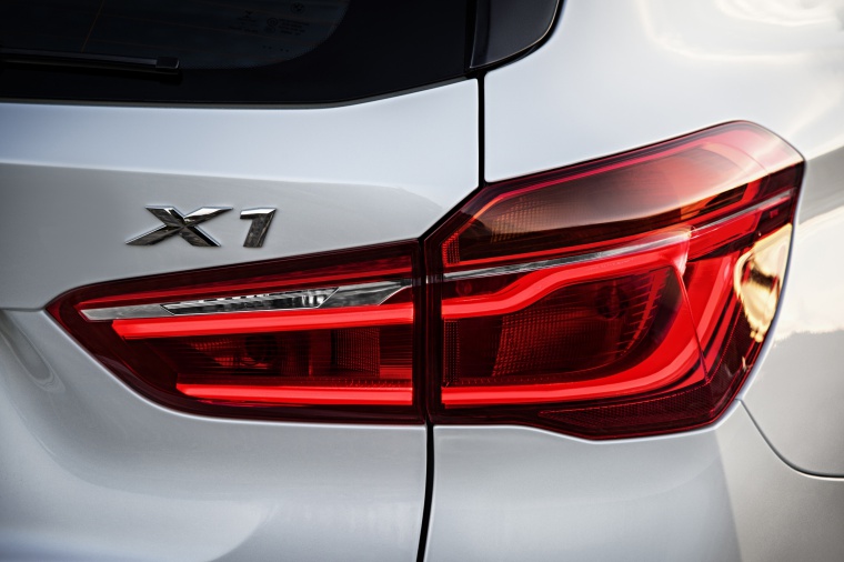 2019 BMW X1 xDrive28i Tail Light Picture