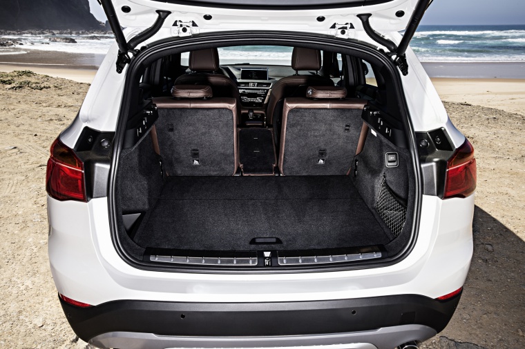 2019 BMW X1 xDrive28i Trunk Picture