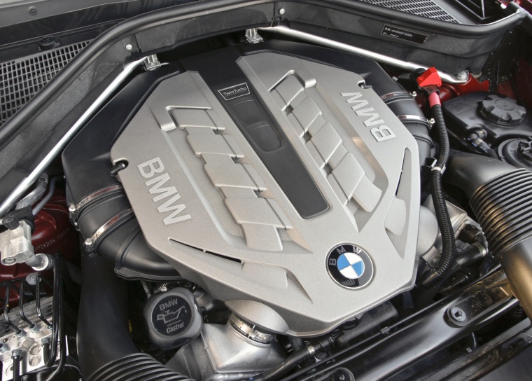 2012 BMW X5 xDrive50i 4.4L V8 twin-turbocharged Engine Picture