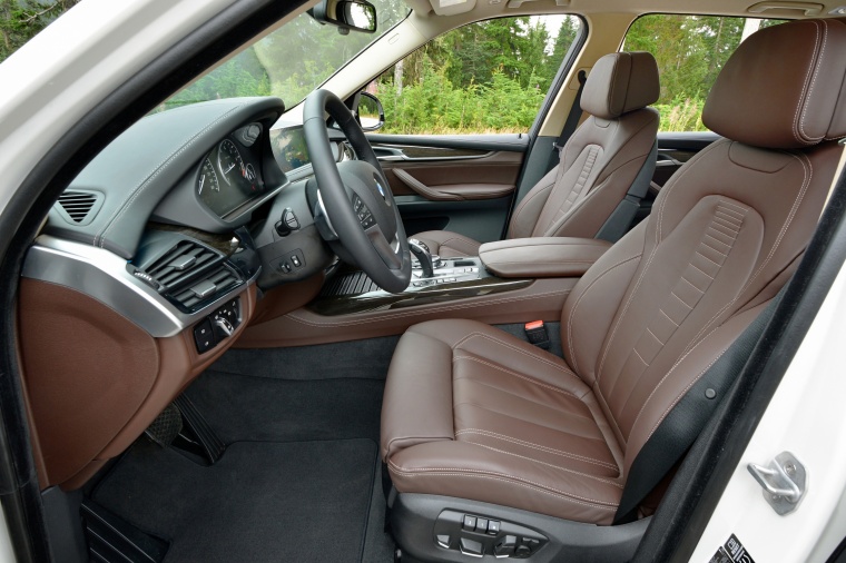 2016 BMW X5 xDrive50i Front Seats Picture