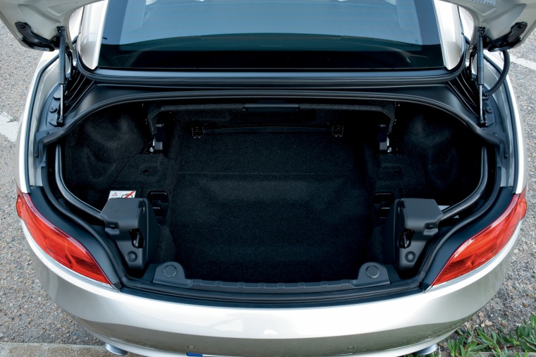 2014 BMW Z4 sdrive35i Trunk Picture