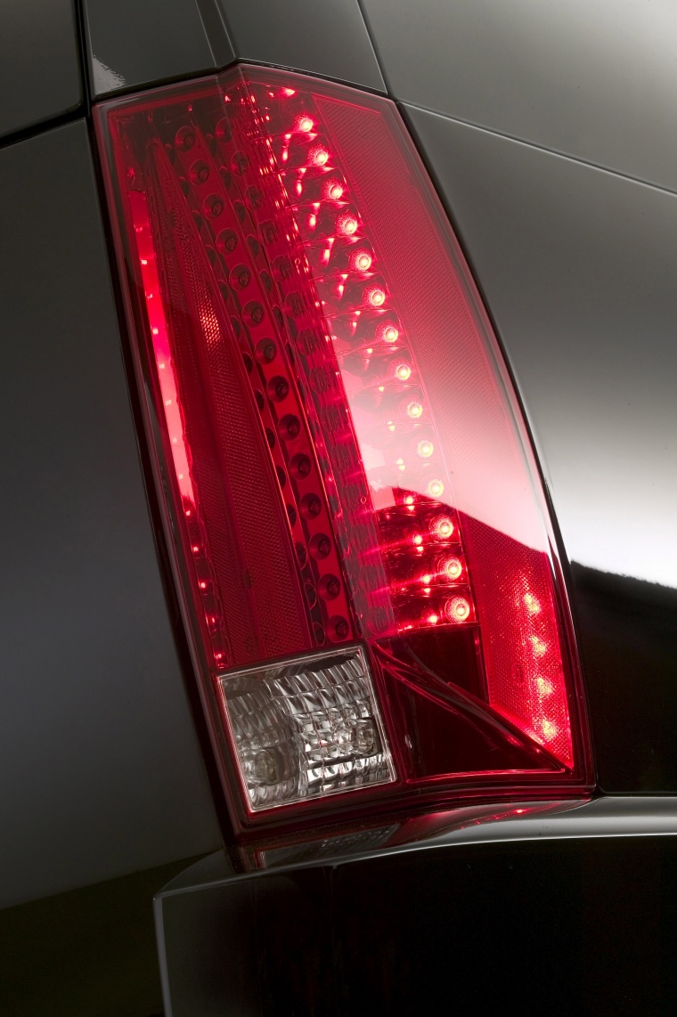 2010 Cadillac Escalade Tail Light Picture