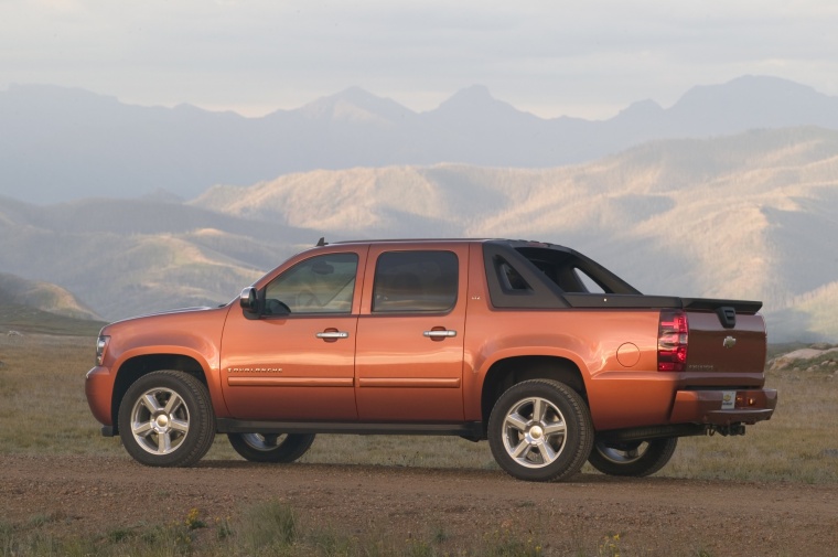 2010 Chevrolet Avalanche Picture