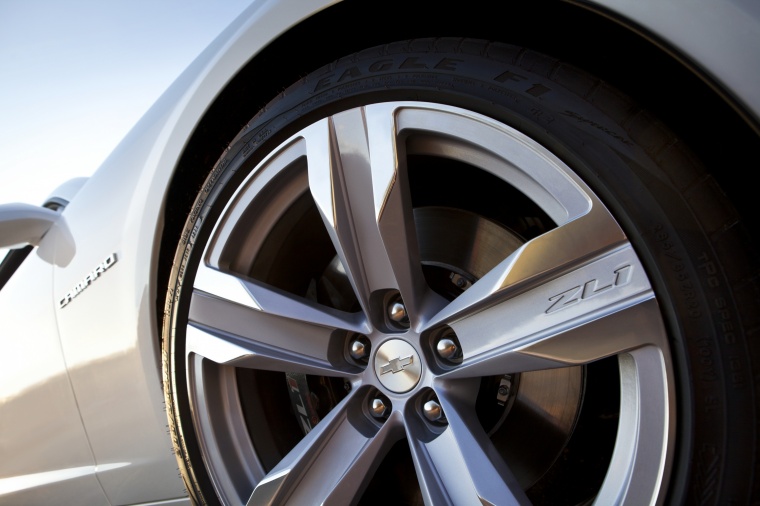 2012 Chevrolet Camaro ZL1 Coupe Rim Picture