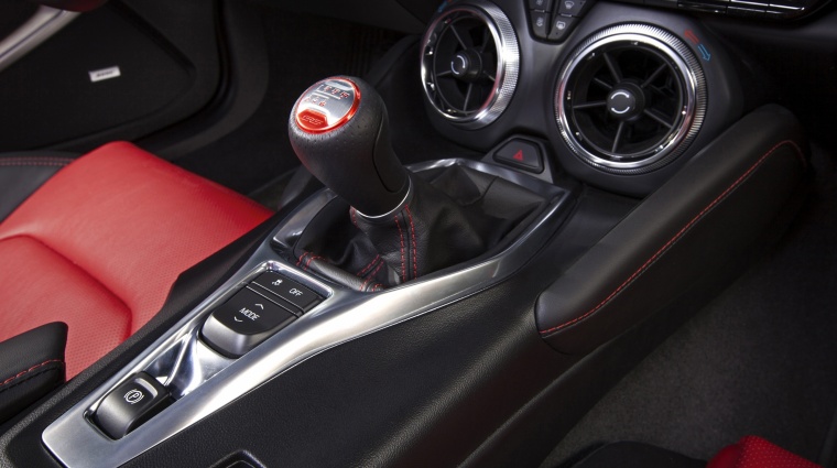 2018 Chevrolet Camaro SS Coupe Center Console Picture