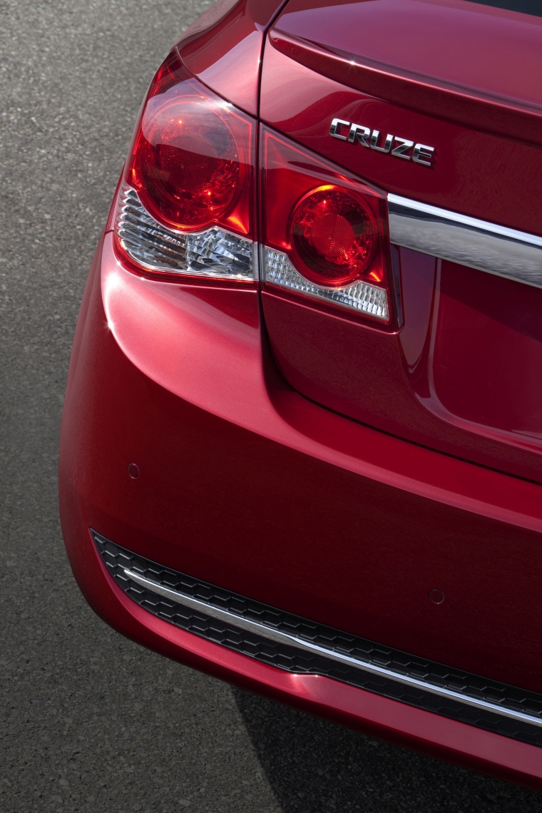 2012 Chevrolet Cruze RS Tail Light Picture