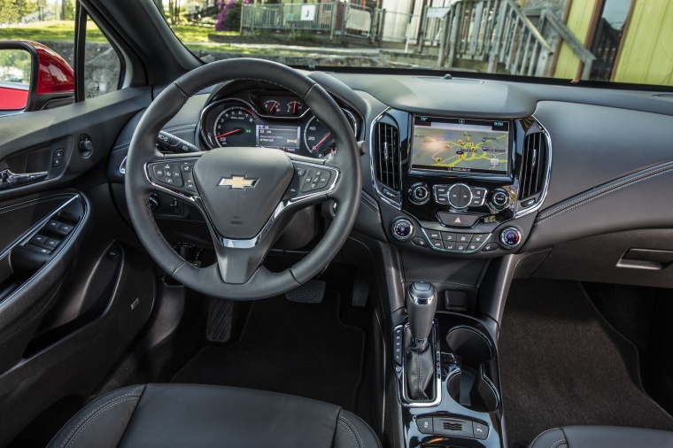 2018 Chevrolet Cruze Premier RS Sedan Cockpit Picture