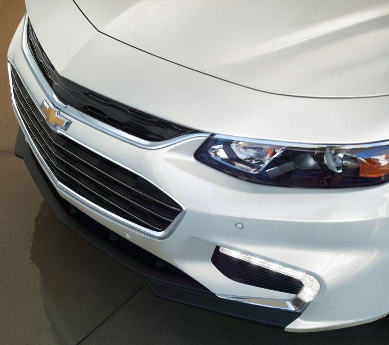 2018 Chevrolet Malibu Premier 2.0T Headlight Picture