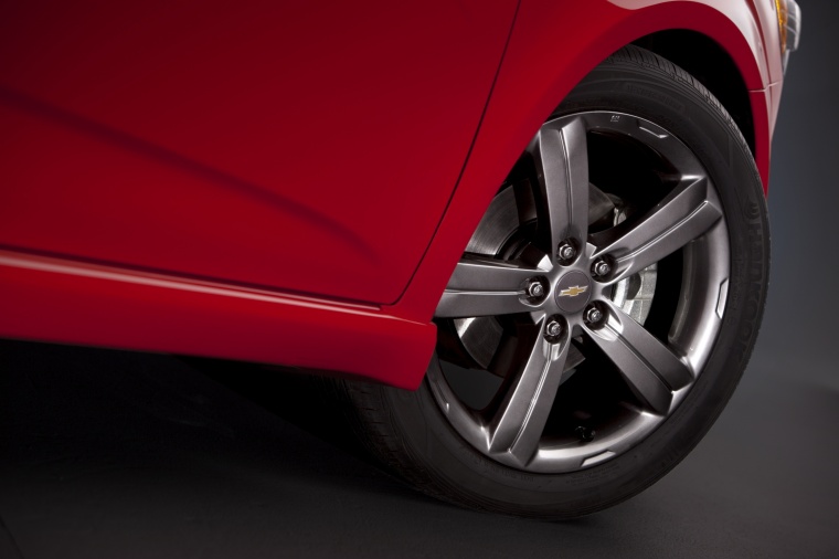 2014 Chevrolet Sonic Hatchback RS Rim Picture