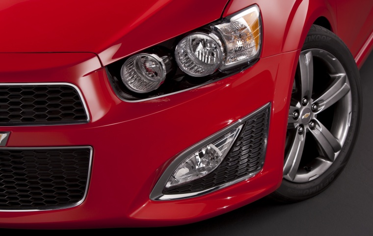 2016 Chevrolet Sonic Hatchback RS Headlight Picture