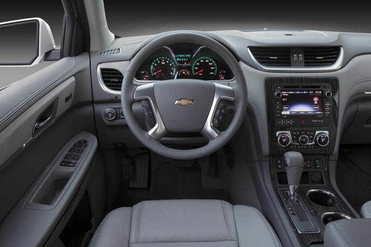 2013 Chevrolet Traverse Cockpit Picture