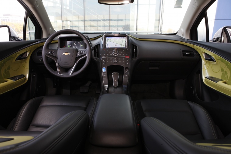 2011 Chevrolet Volt Cockpit Picture