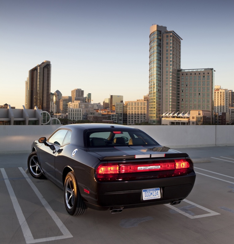 2012 Dodge Challenger SXT Picture