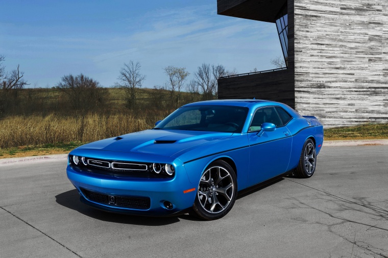 2015 Dodge Challenger SXT Picture