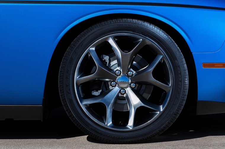 2015 Dodge Challenger SXT Rim Picture