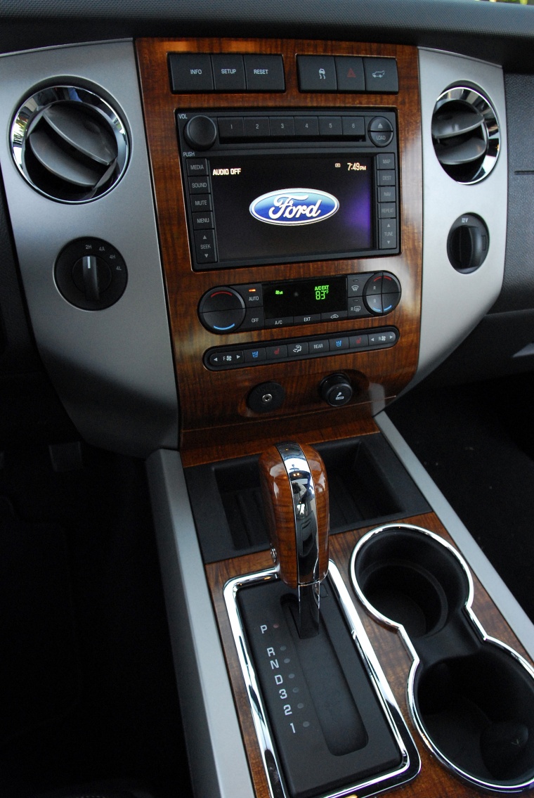 2012 Ford Expedition Center Stack Picture