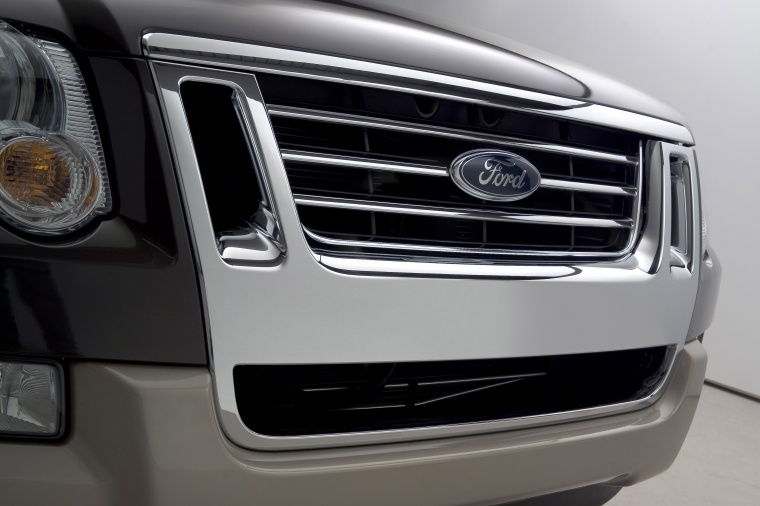 2010 Ford Explorer Grille Picture