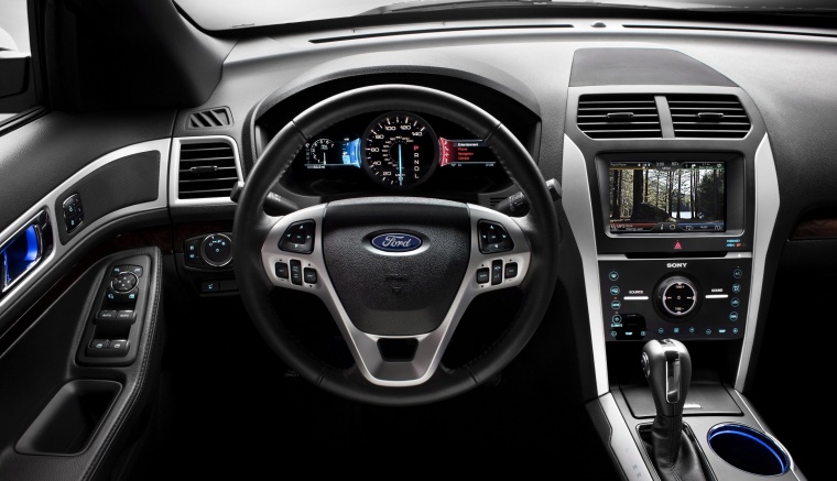 2013 Ford Explorer Limited 4WD Cockpit Picture